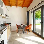 Vila Nea Makri *