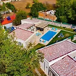 Nea Makri *